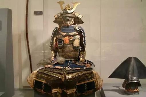日本战国时期武士的头盔为什么会有两个巨角? 日本战国时期武士的头盔为什么会有两个巨角?